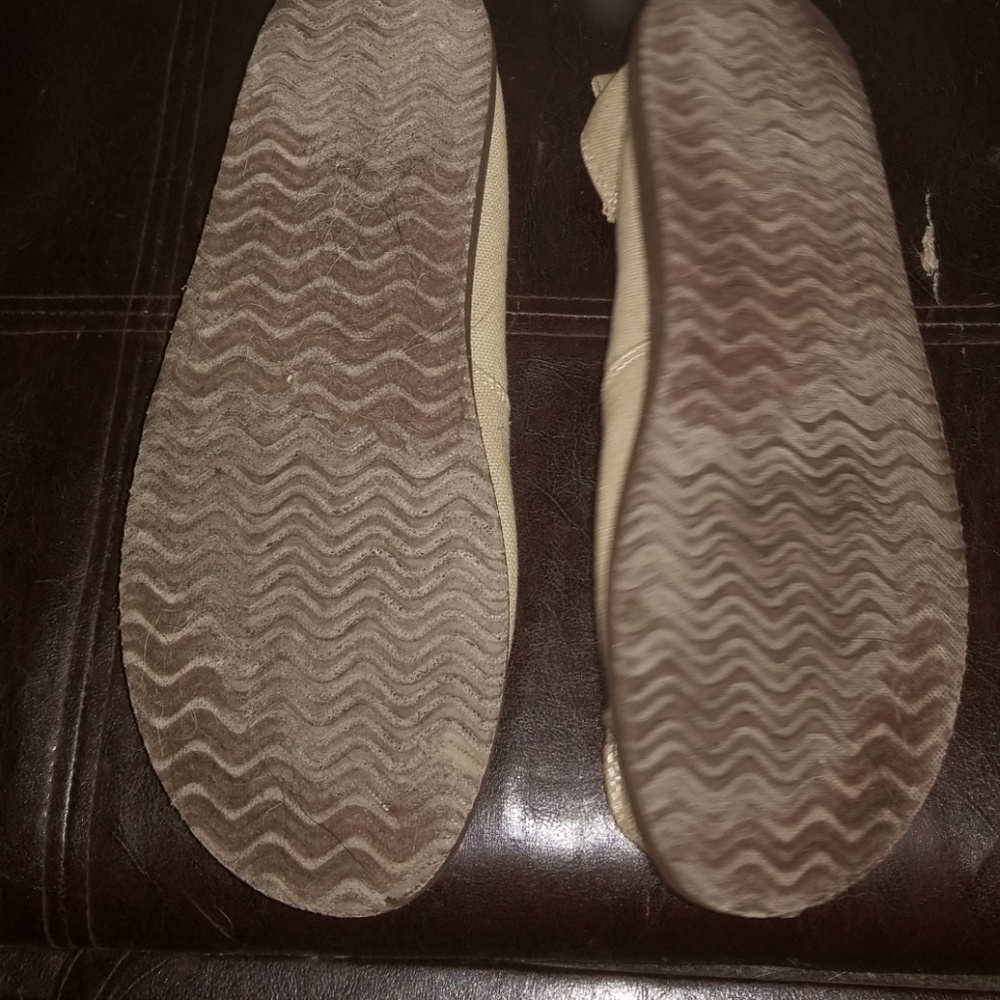 Shoes - Picture 2 of 3